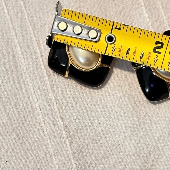 KJL EARRINGS Women Enamel Kenneth Jay Lane Clip On Faux Pearl Square Black 0631 - Picture 5 of 6